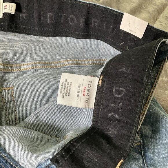 Torrid Denim 5” Utility Shorts Size 18 NWT High rise Stretch Blue Jean Pocket - Picture 3 of 10